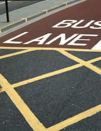picture of a bus lane - long commutes to work