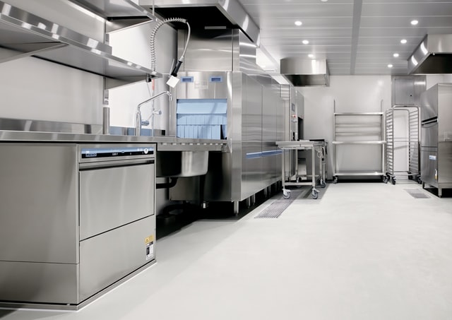 spotless commercial kitchen after applying the 4cs of food safety
